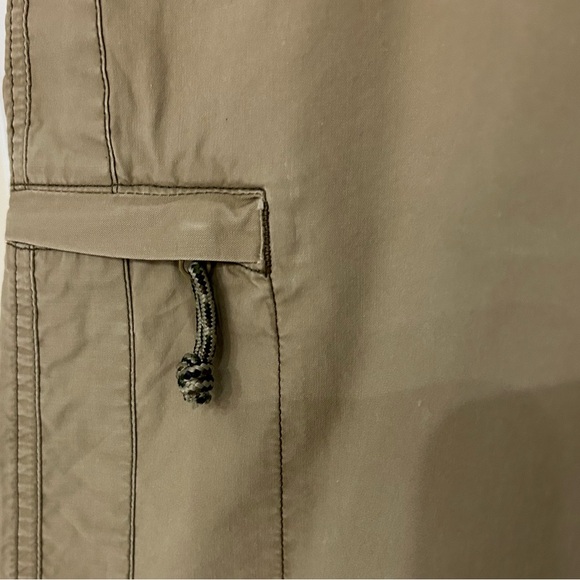 Columbia Women’s Cargo Shorts Size 16 - Picture 3 of 9